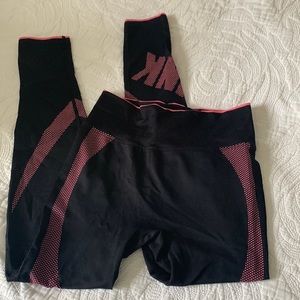 Pink active black and pink leggings. Size Medium. NWT